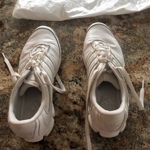 Cheer shoes